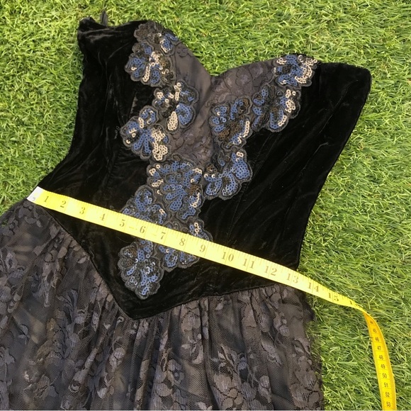 Vintage Black Gothic Velvet and Lace Strapless Dress Goth Halloween - Picture 3 of 12